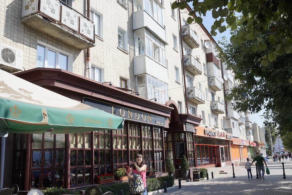 Apartment On Kniaziv Koriatovychiv คาเมียเนตส์-โปดิลสกี ภายนอก รูปภาพ
