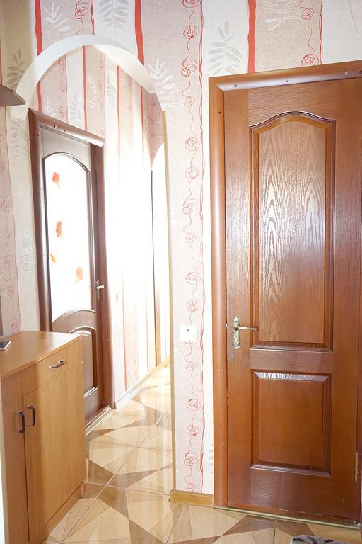 Apartment On Kniaziv Koriatovychiv คาเมียเนตส์-โปดิลสกี ภายนอก รูปภาพ